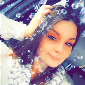 Meet your Posher, Kayla